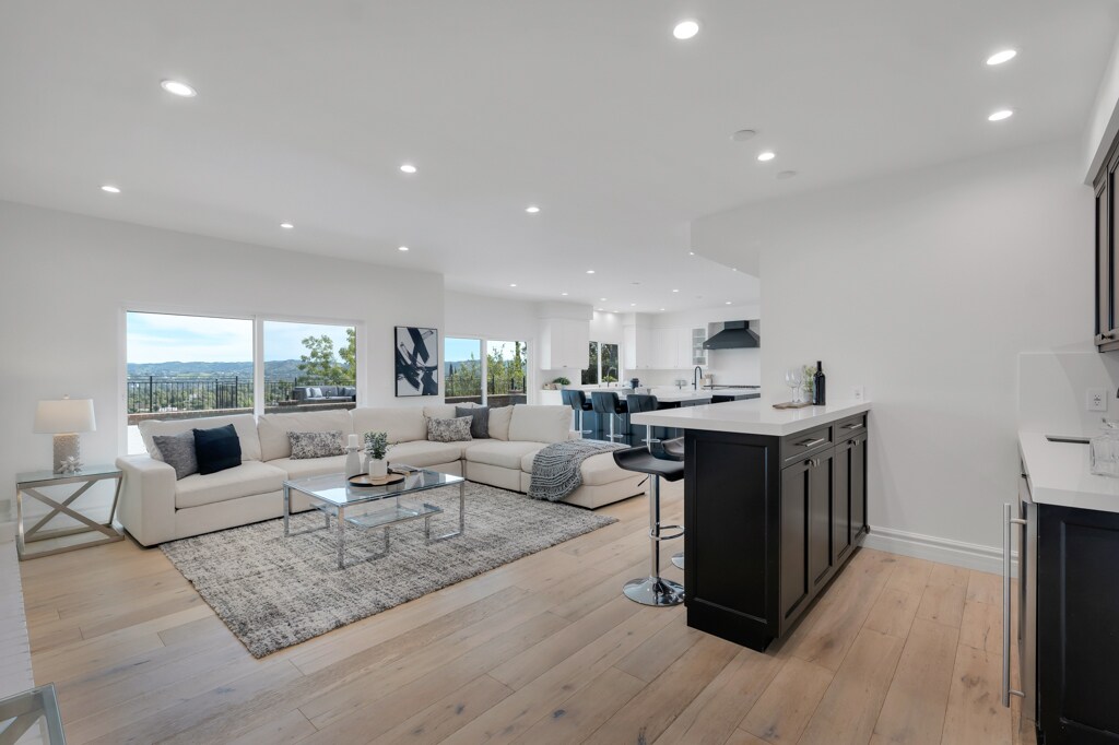 Building Photo - 5952 Woodland View Dr