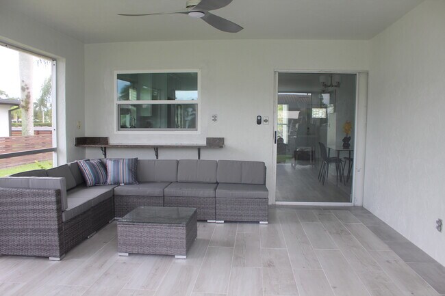 Building Photo - 217 3rd St