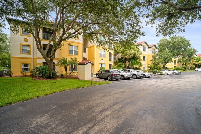 Building Photo - Stunning 2-bedroom, 2-bathroom, Gated comm...