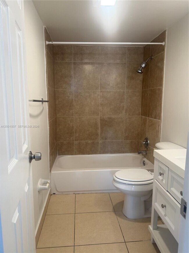 Building Photo - 715 NE 2nd Ave