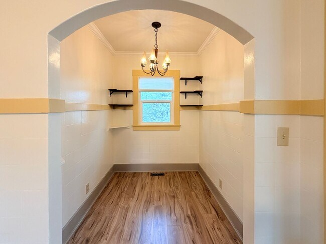 Building Photo - Charming 1BD/1BA Cottage Walkable to Downtown Petaluma