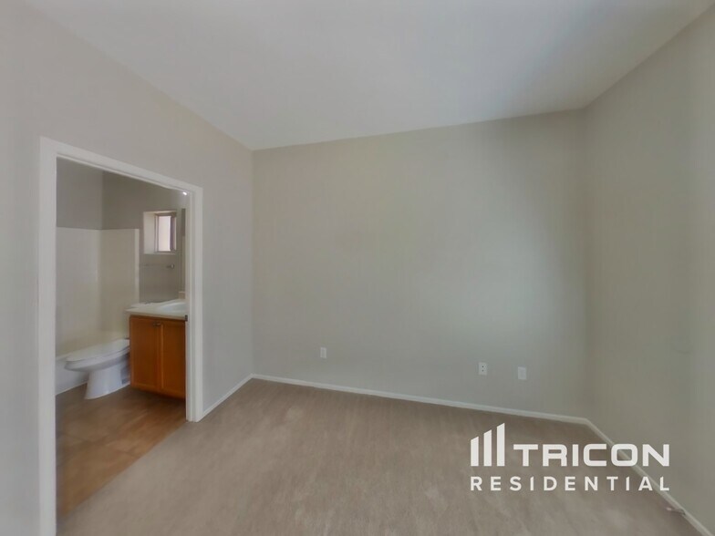 Building Photo - 3613 E Carisbrook Dr