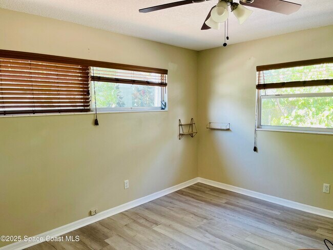 Building Photo - 1708 Fenway Cir