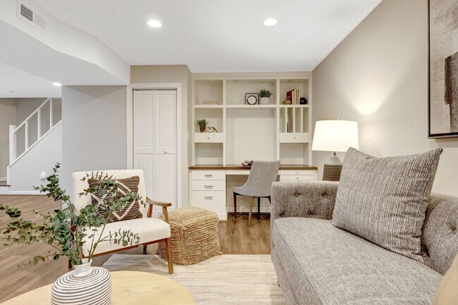 Building Photo - 2015 Freedom Ln