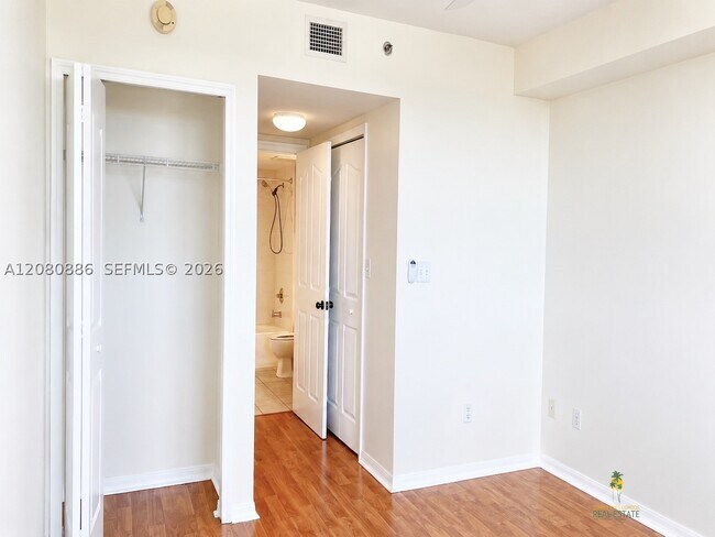 Building Photo - 2665 SW 37th Ave