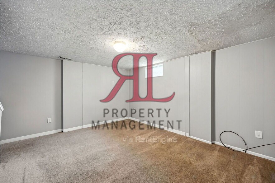Building Photo - 1094 Farmlane Dr