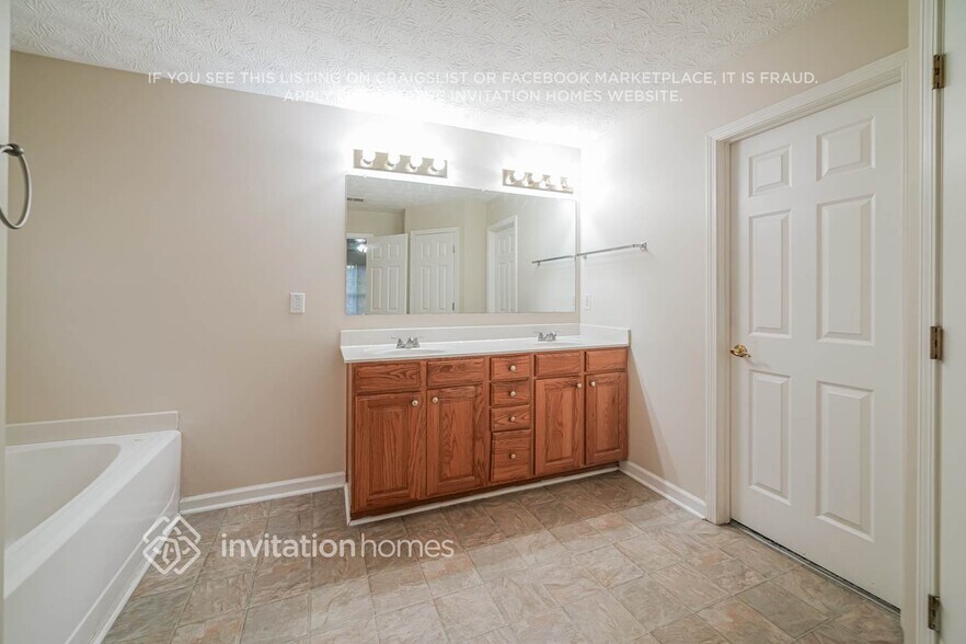 Building Photo - 2070 Dartmoth Way