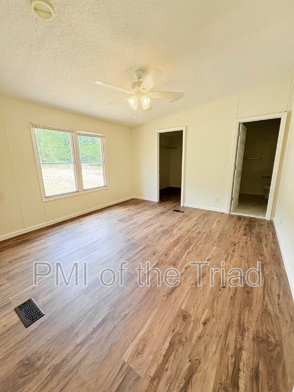 Building Photo - 589 Alvis Ln