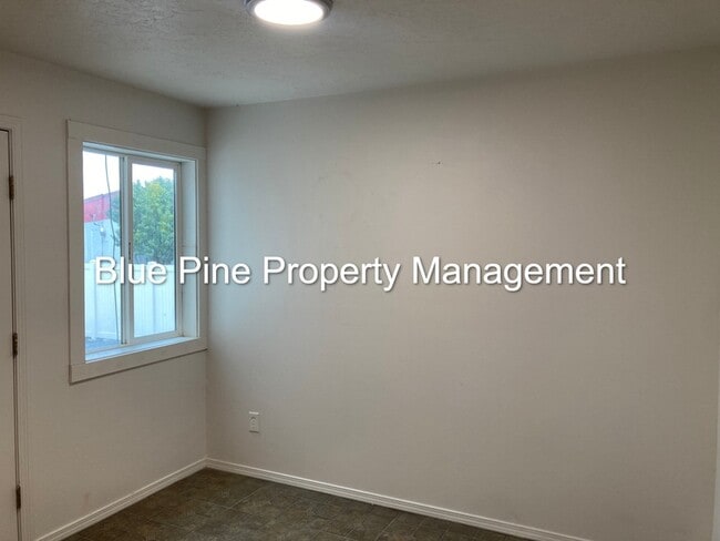 Building Photo - 345 S Byron Ave