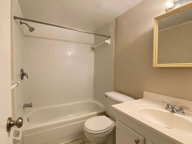 Building Photo - 1BD/1BA Apartment off Curry Ford in Henley...