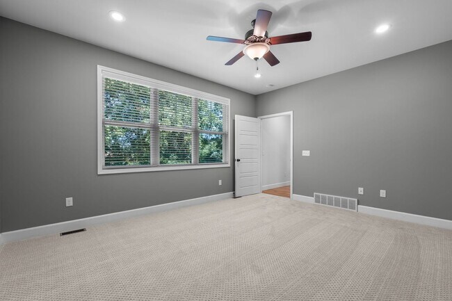 Building Photo - Craftsman Style House In The Walden Park