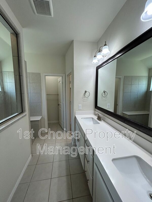 Building Photo - 952 Pinnacle Ridge Rd