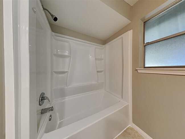 Building Photo - 16362 Brinkwood Dr