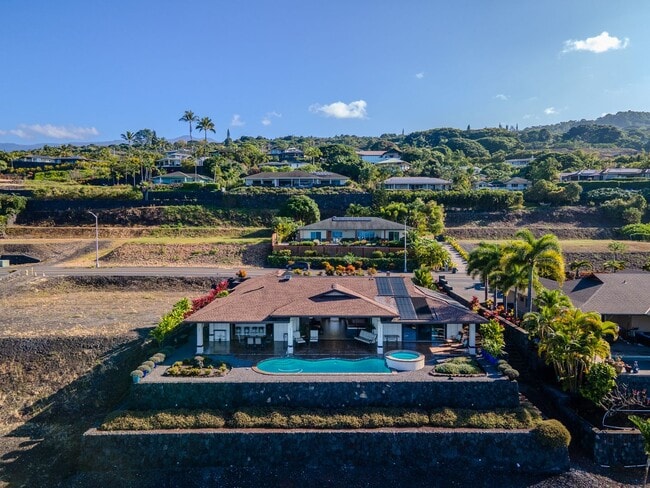 Building Photo - Kona Vistas 4 bedroom 2.5 bath fully furnished home with a pool