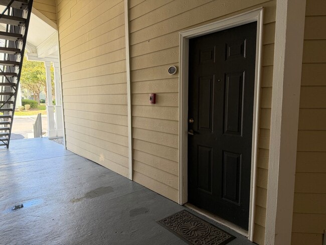 Building Photo - First Floor Condo - Estate at Westbury