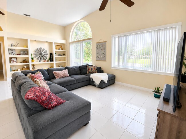 Building Photo - 5330 Flamingo Ct