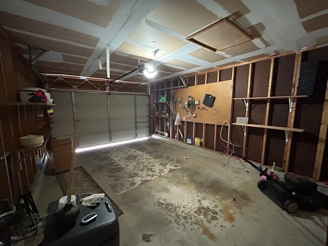 Building Photo - 3BED/2BATH Home For Rent Near Steubing Ranch! Available Now!