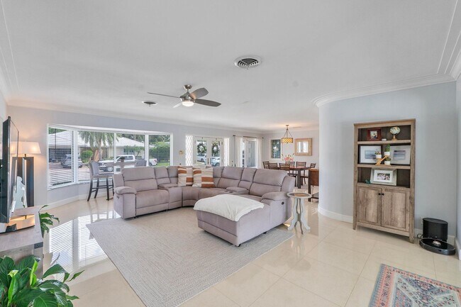 Building Photo - 772 Apple Tree Ln