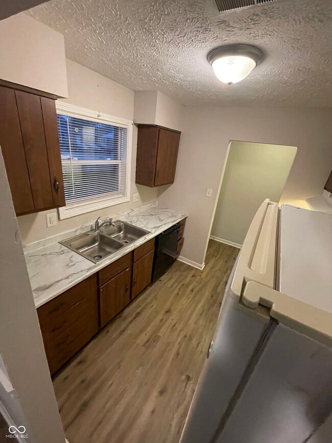 Building Photo - 1410 E Jefferson St