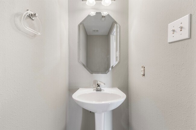 Building Photo - 6706 Portuguese Bend Dr