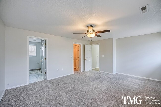 Building Photo - Beautifully Remodeled 3BR Home with Fenced Backyard