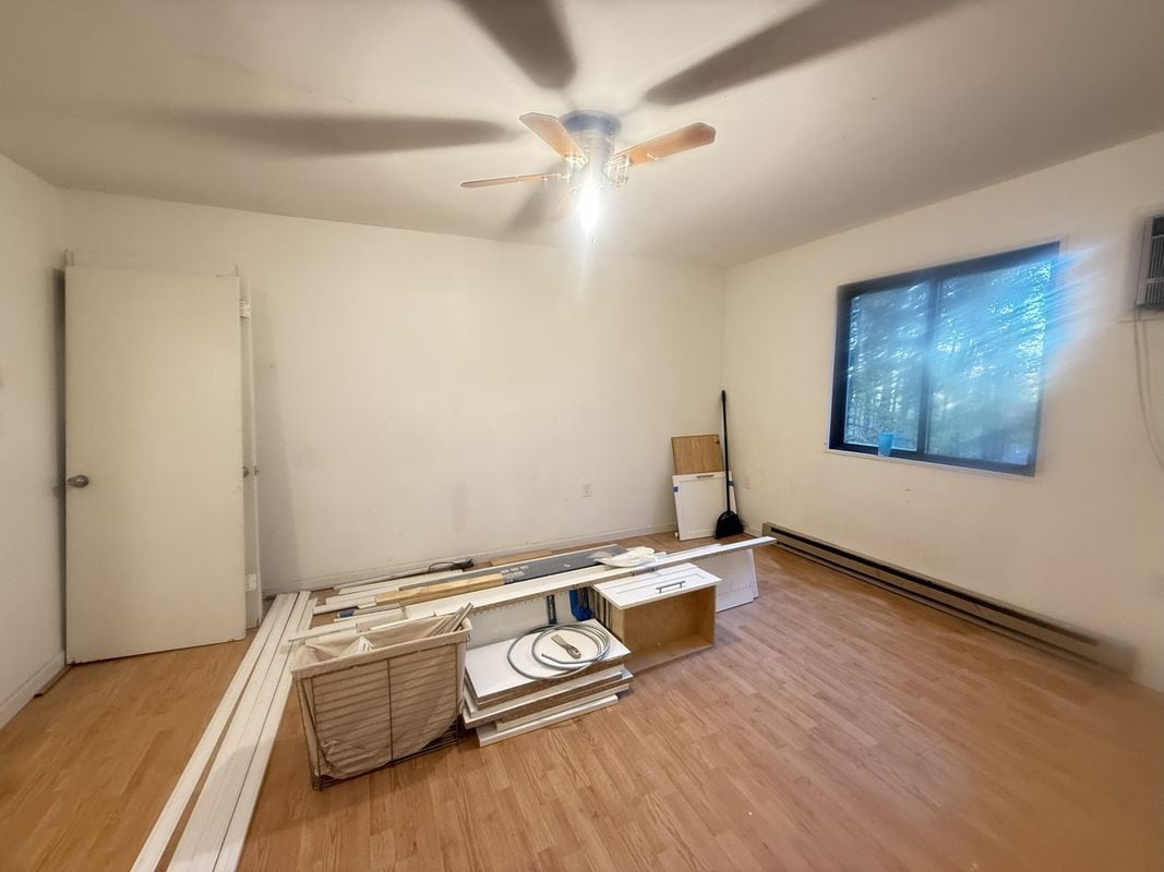 Building Photo - 1049 Alpine Dr