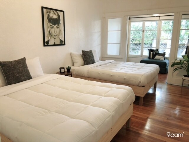 Middle bedroom - 2005 N Beachwood Dr