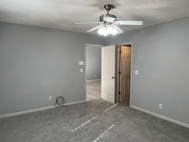 Building Photo - Really Cute Home in Lake Wildwood