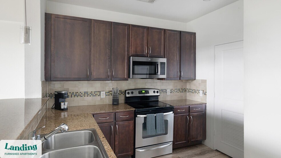 Building Photo - 7373 Valley View Ln