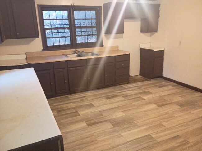 Building Photo - 304 Wells Ave