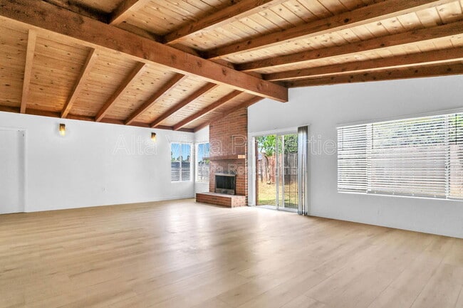 Building Photo - 4722 Mt La Palma Dr