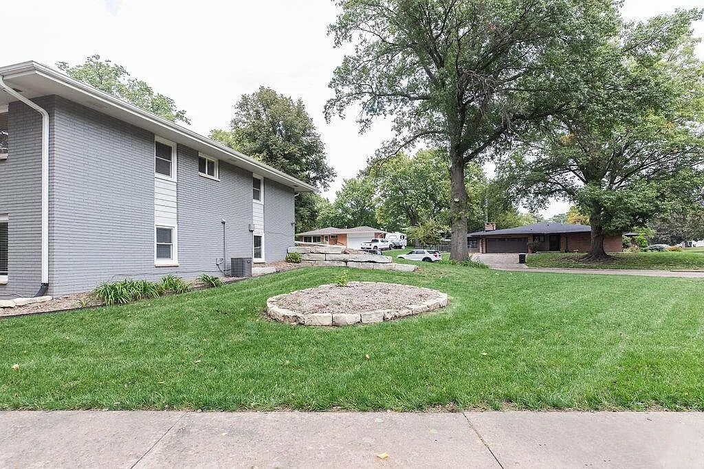 Building Photo - 2535 Saint Thomas Dr