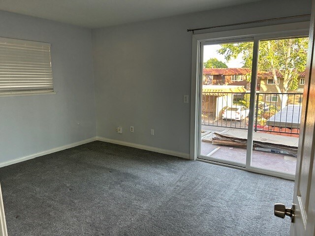 Building Photo - 1586 Border Ave