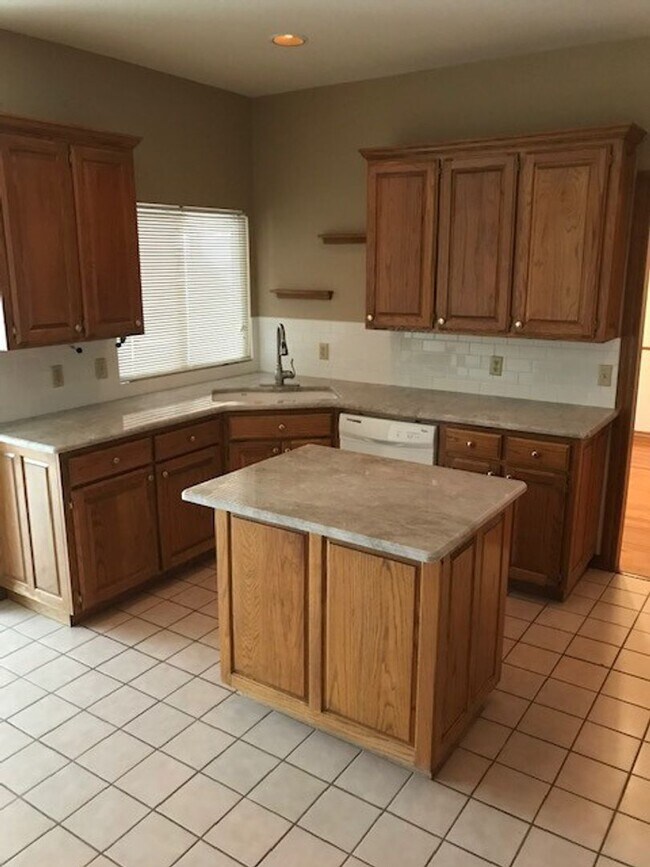 Building Photo - 3 Bedroom 2 Bath in West Norman