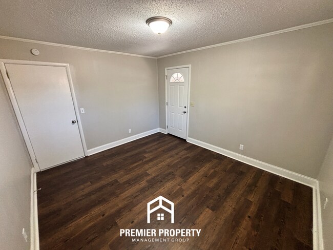 Building Photo - Spacious 3BR Home Near Birmingham w/ Hardwood Floors, Fenced Yard & Garage