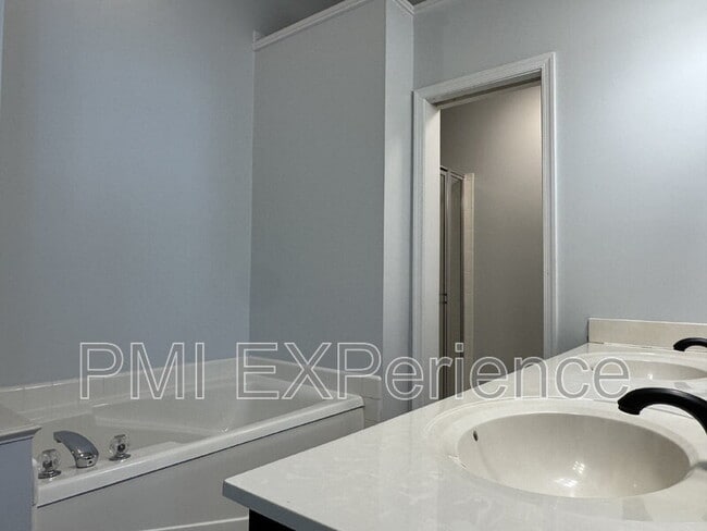 Building Photo - 11303 Golden Eagle Pl