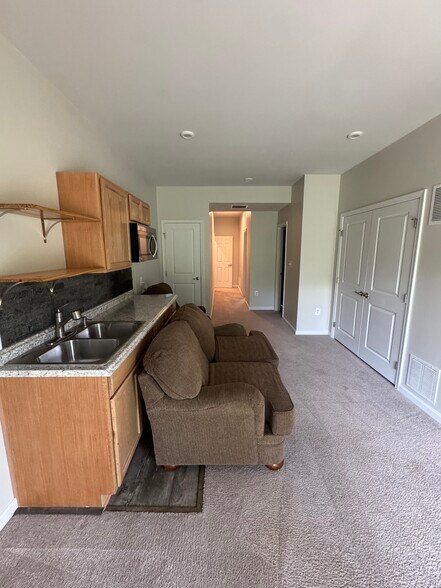 Building Photo - 2081 Elm Tree Ct