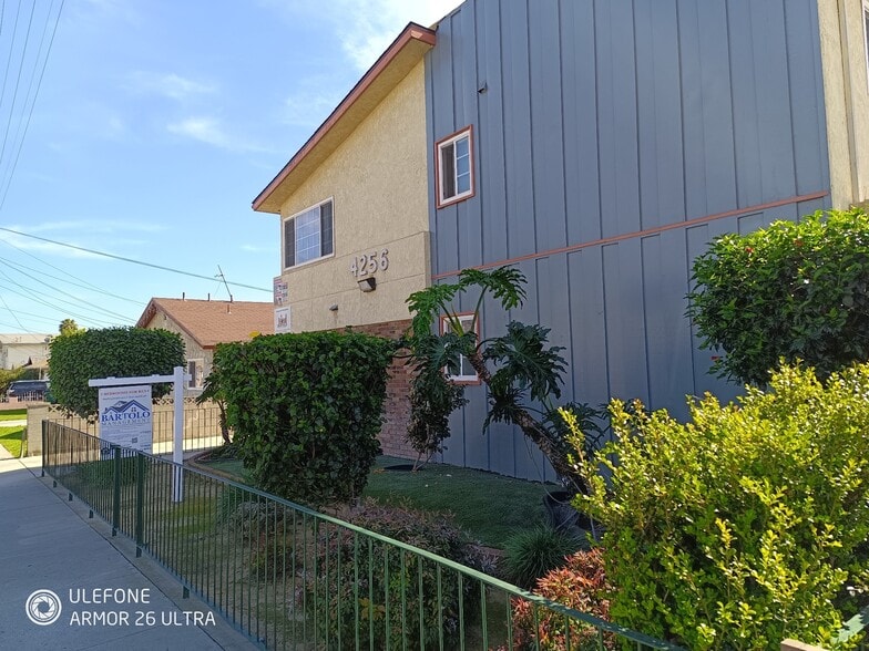 Building Photo - 4256 Walnut St