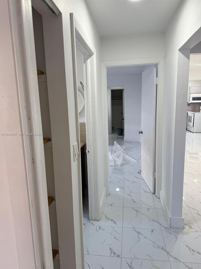 Building Photo - 1280 W 38th St