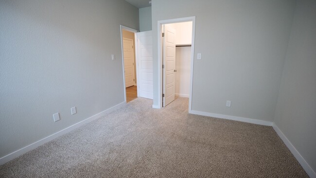 Building Photo - Stunning 3x2 Luxury Duplex in Buda, TX!