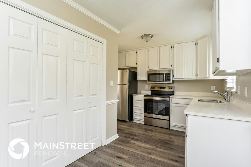 Building Photo - 7210 Justin Dr
