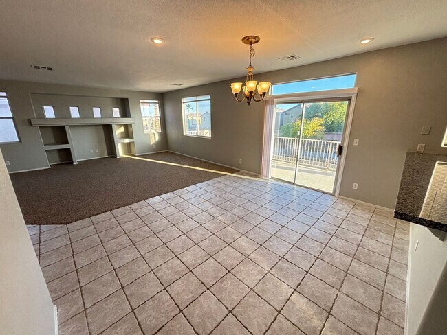 Building Photo - Spacious 3Bed/3Bath Two Story Home Located...