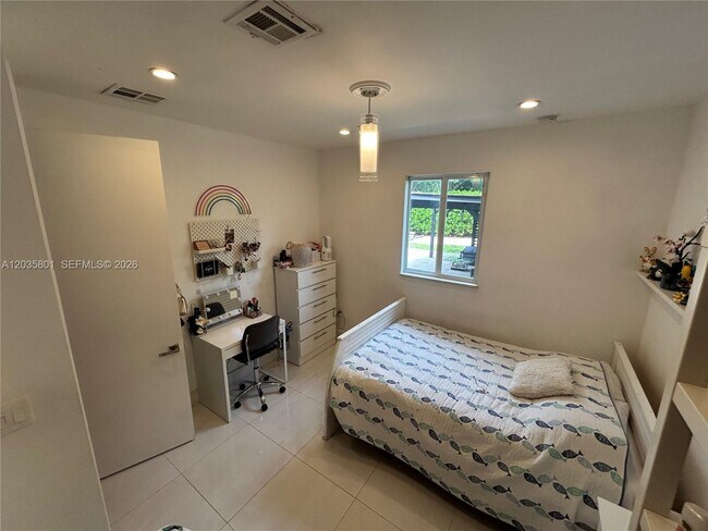 Building Photo - 12885 SW 77th Ave