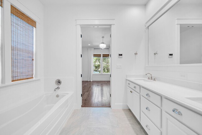 Building Photo - 654 Breakers Street