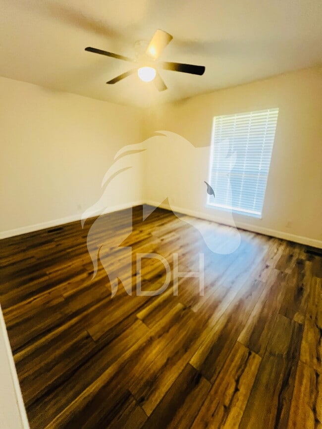 Building Photo - 414 Deer Run