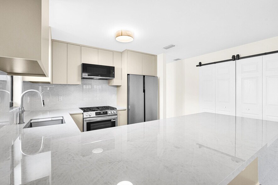 Building Photo - 136 NW 53rd St