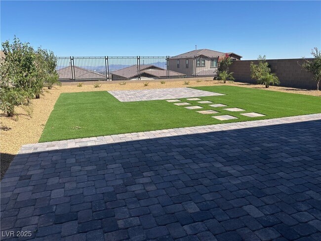 Building Photo - 560 Preston Oak Ln