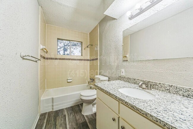 Building Photo - 1617 3rd St