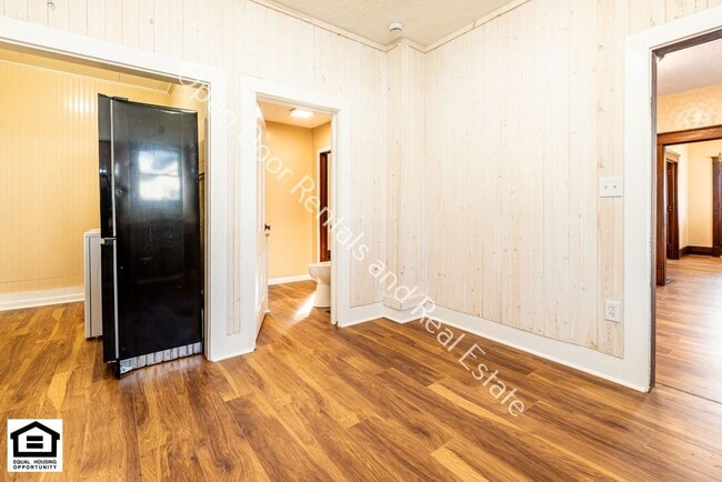 Building Photo - 4 bedroom home now available!