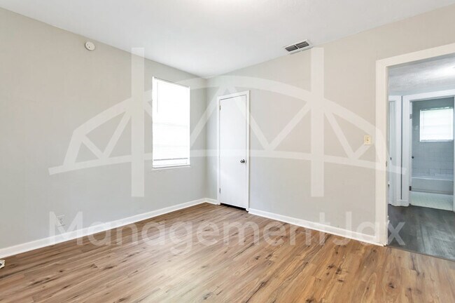 Building Photo - 2311 W 16th St